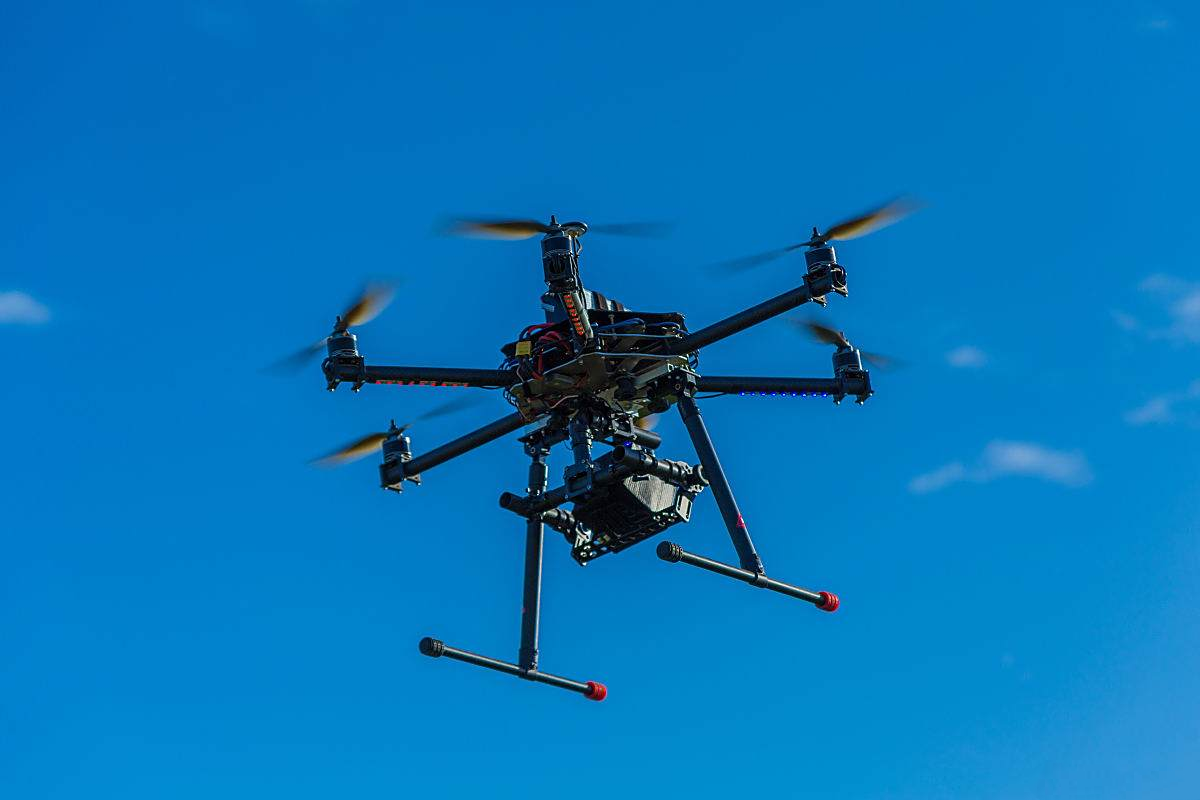 无人机外墙清洗剂怎么选？告别水痕与返工！