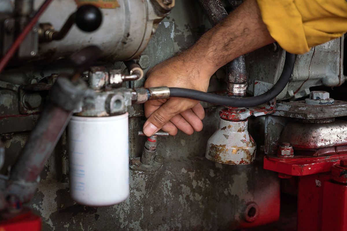 怎么更好进行设备表面油污清洗